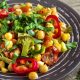 gesunder vegetarischer Eintopf mit Kichererbsen und Gemüse