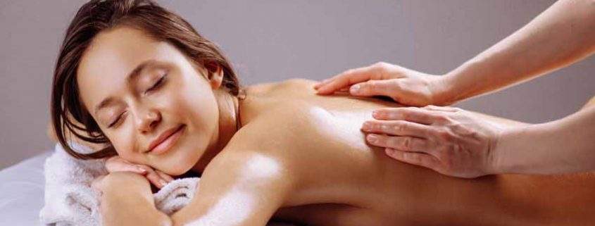 ayurvedische Behandlung - Rückenmassage